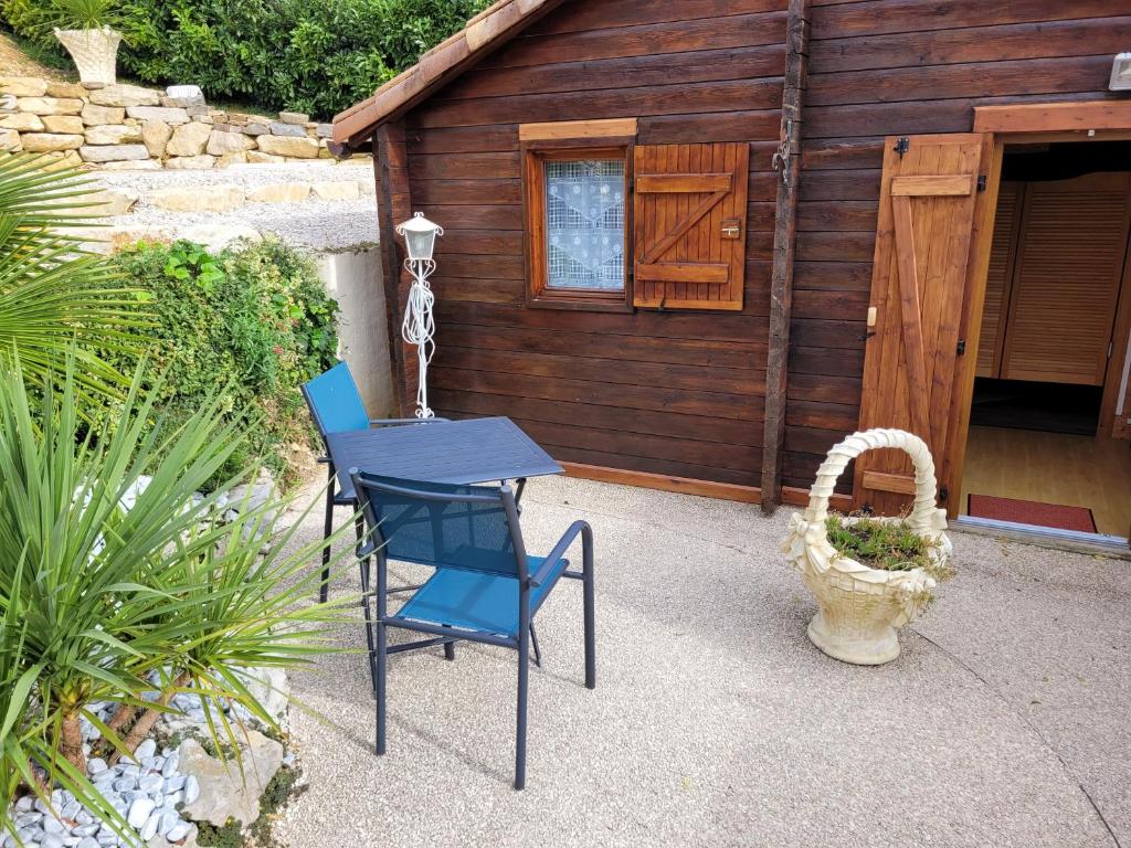 Au petit Chalet nuit insolite Midi Pyrenees Gigouzac 1