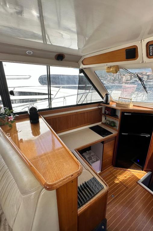 Bateau Vedette 14 metres nuit insolite Corse Propriano 9