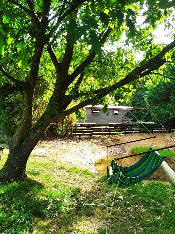 Belle Roulotte unique en pleine campagne Au Jardin de la Vouivre nuit insolite Bourgogne Saint Vincent en Bresse 17