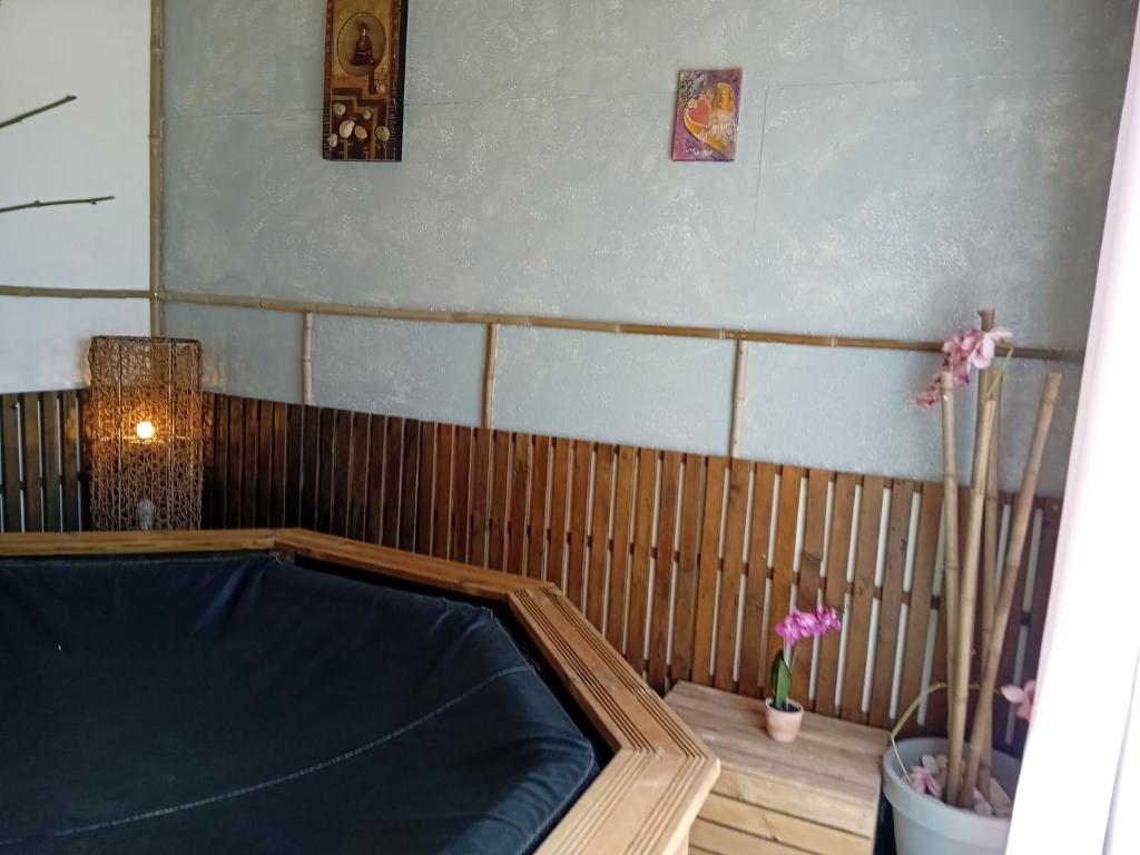 CABANE BUNGALOW BULLE ET SPA LE REFUGE ZEN ET BIEN ETRE nuit insolite Aquitaine Montpouillan