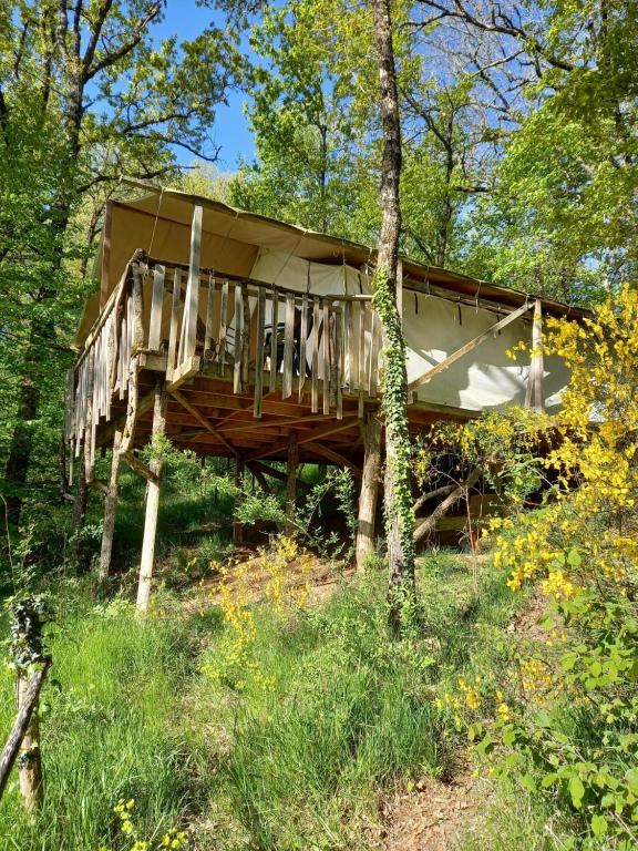 Camping Terre Rouge nuit insolite Midi Pyrenees Villecomtal 5