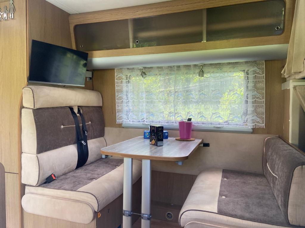Camping car au Charme de la Foret nuit insolite Ile de France Le Vaudoue 4