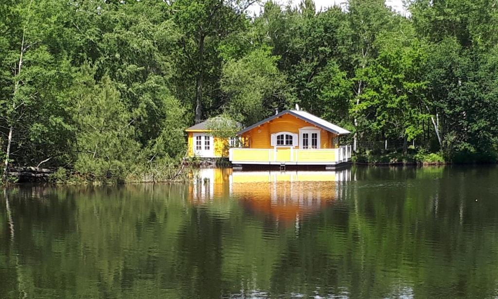 Chalet flottant sur lac et spa nuit insolite Aquitaine Mios 3
