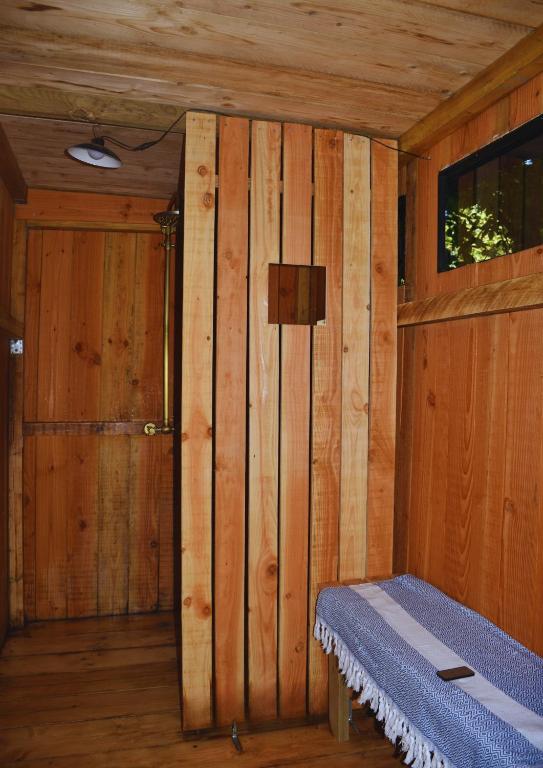 Chambre scandinave dans un parc forestier nuit insolite Limousin Marval 11