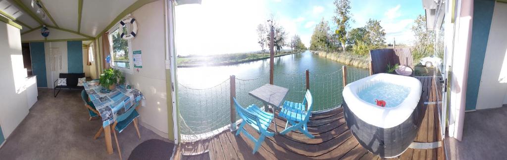 Cottage flottant terrasse jacuzzi option aux Portes de Dijon nuit insolite Region non trouvee Ville non trouvee 13