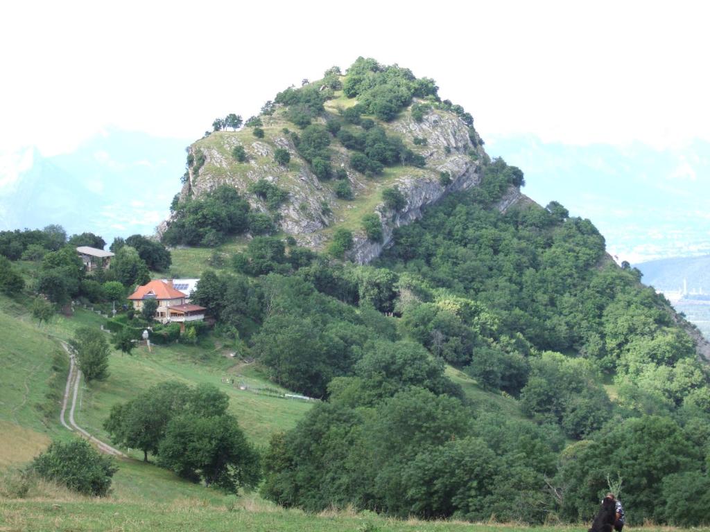 Domaine du Rocher St Loup nuit insolite Rhone Alpes Vif 16