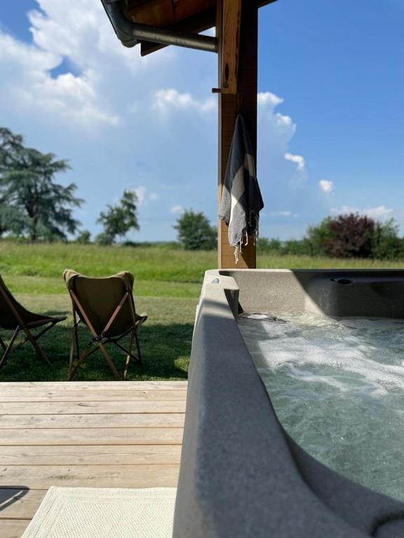 Dome insolite Cedre jacuzzi et petits dejeuners inclus nuit insolite Midi Pyrenees Lagraulet du Gers 10