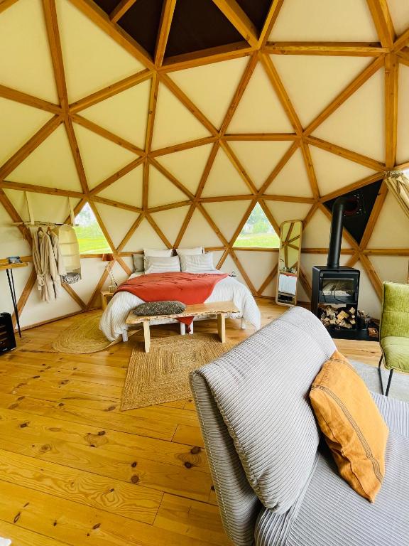 Dome insolite Cedre jacuzzi et petits dejeuners inclus nuit insolite Midi Pyrenees Lagraulet du Gers