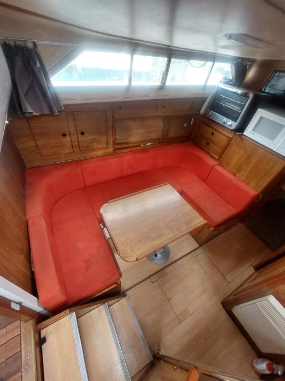 Escapade en Bateau avec terrasse et SPA prive nuit insolite Bourgogne Seurre 1