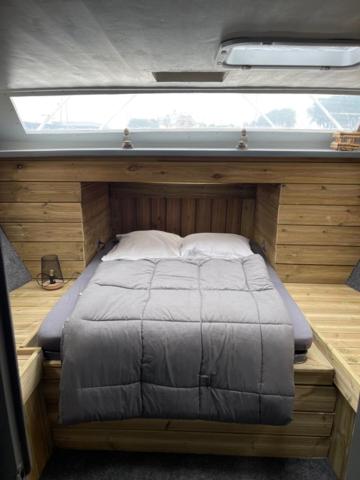 Exceptionnel bateau maison reine mathilde nuit insolite Normandie Ouistreham 1