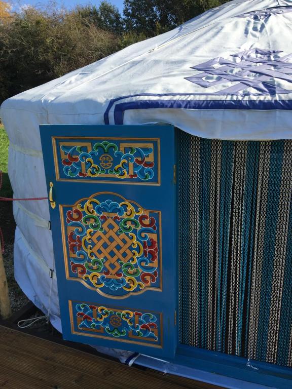 French Fields Luxury Glamping Original Mongolian Yurt nuit insolite Region non trouvee Le Vieux Cerier