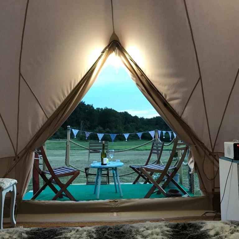 French Fields Luxury Glamping Twin Emperor Tent nuit insolite Region non trouvee Le Vieux Cerier 8