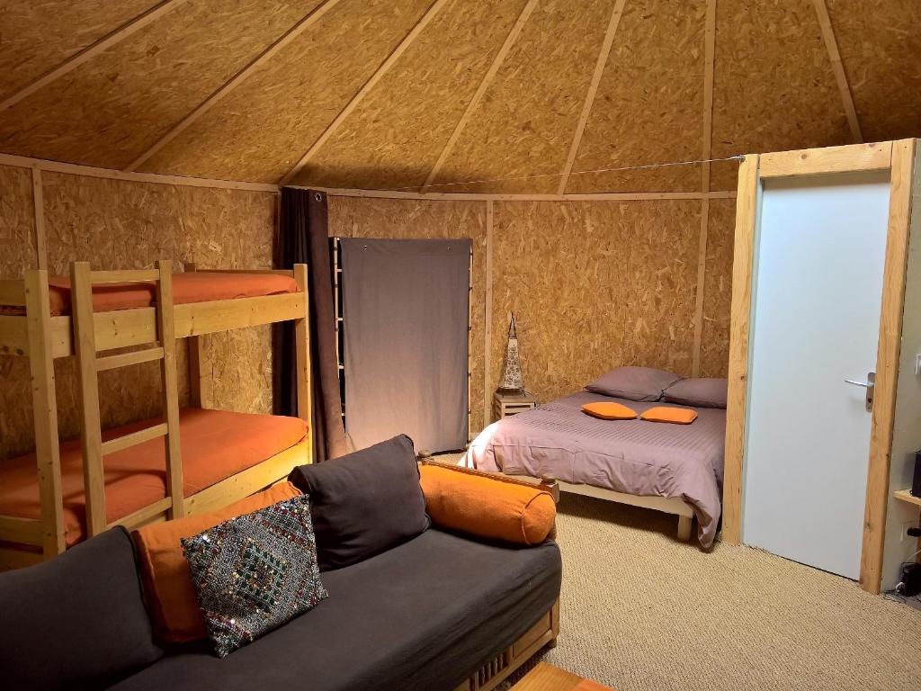 Gites L Aousiere nuit insolite Provence Alpes Cote dAzur Entrepierres 1