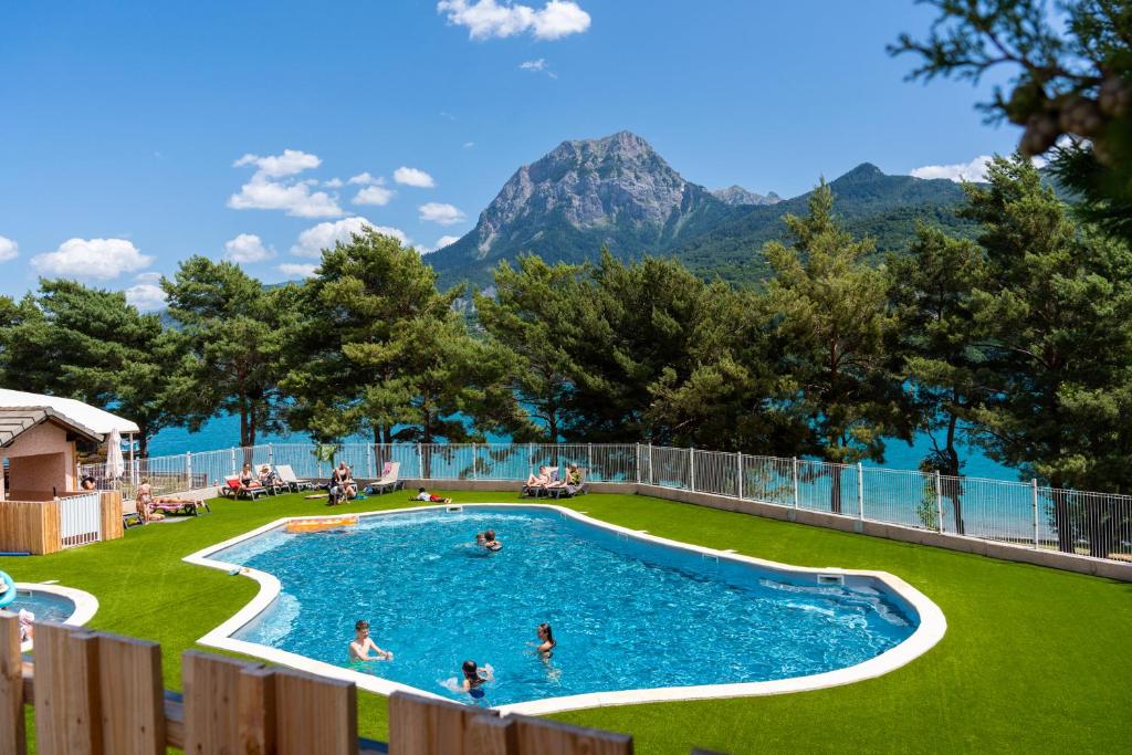 Glamping Hautes Alpes nuit insolite Provence Alpes Cote dAzur Prunieres