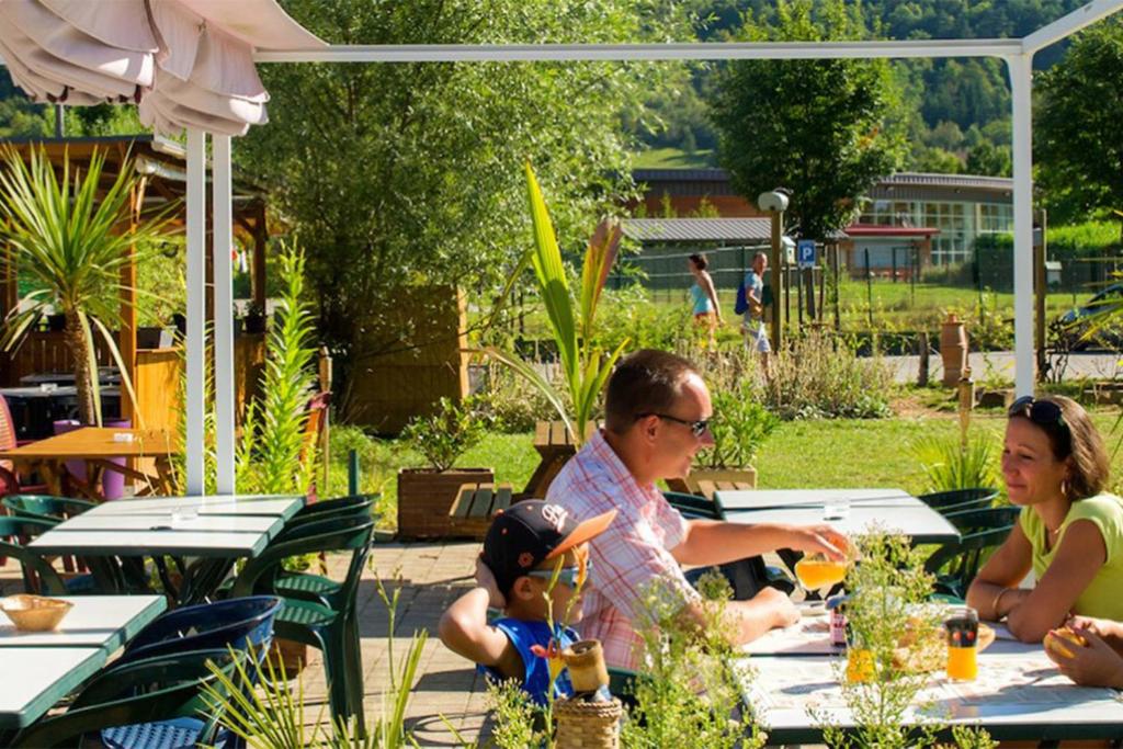 Glamping Ornans nuit insolite Franche Comte Ornans 4