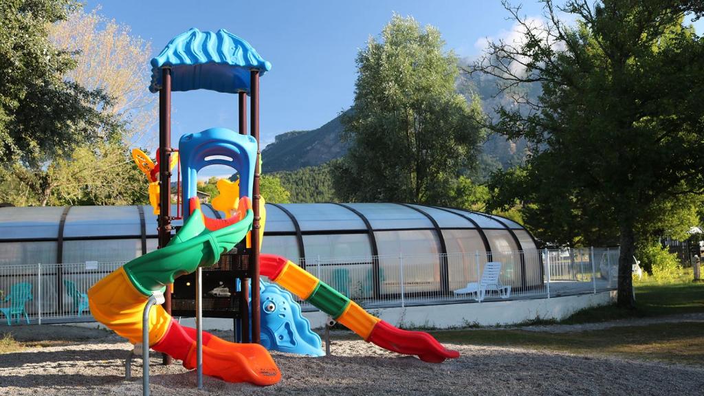 Glamping Villatent at Le Lac Bleu nuit insolite Rhone Alpes Chatillon en Diois 12