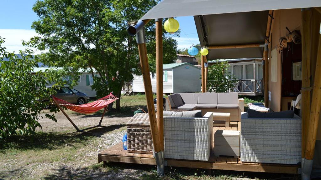 Glamping Villatent at Le Lac Bleu nuit insolite Rhone Alpes Chatillon en Diois 14