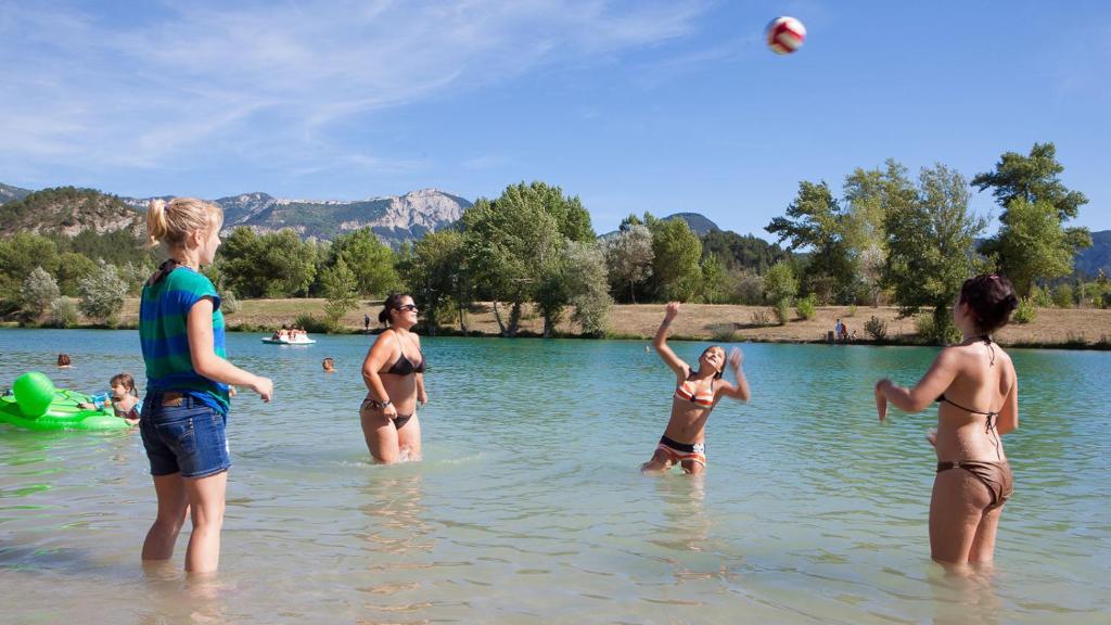 Glamping Villatent at Le Lac Bleu nuit insolite Rhone Alpes Chatillon en Diois 8