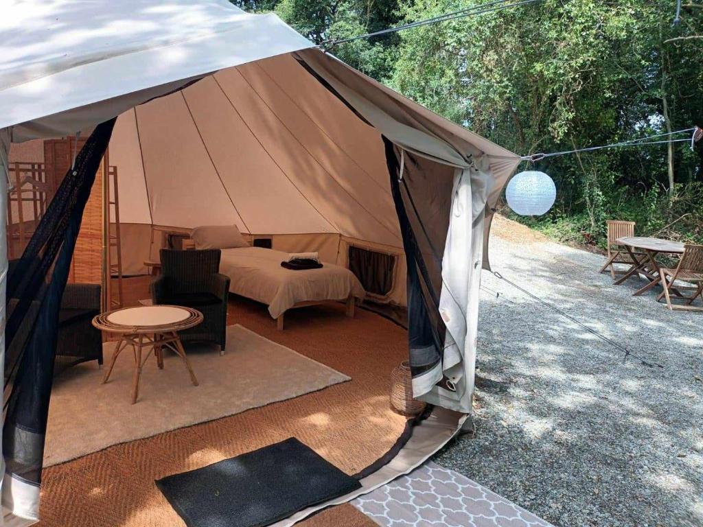 Glamping tent in de rust met zwembad badkamer en keuken nuit insolite Midi Pyrenees Lacapelle Pinet 7