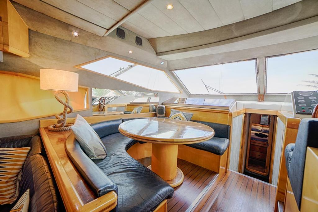 HEBERGEMENTS BATEAUX A QUAI nuit insolite Region non trouvee Porquerolles 15