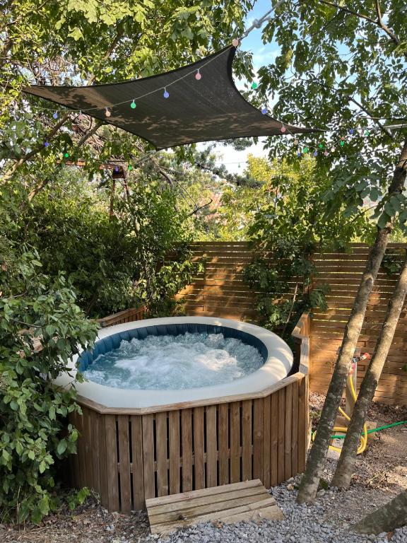 Les lucioles cabane chalet avec Jacuzzi privatif nuit insolite Rhone Alpes Privas 13