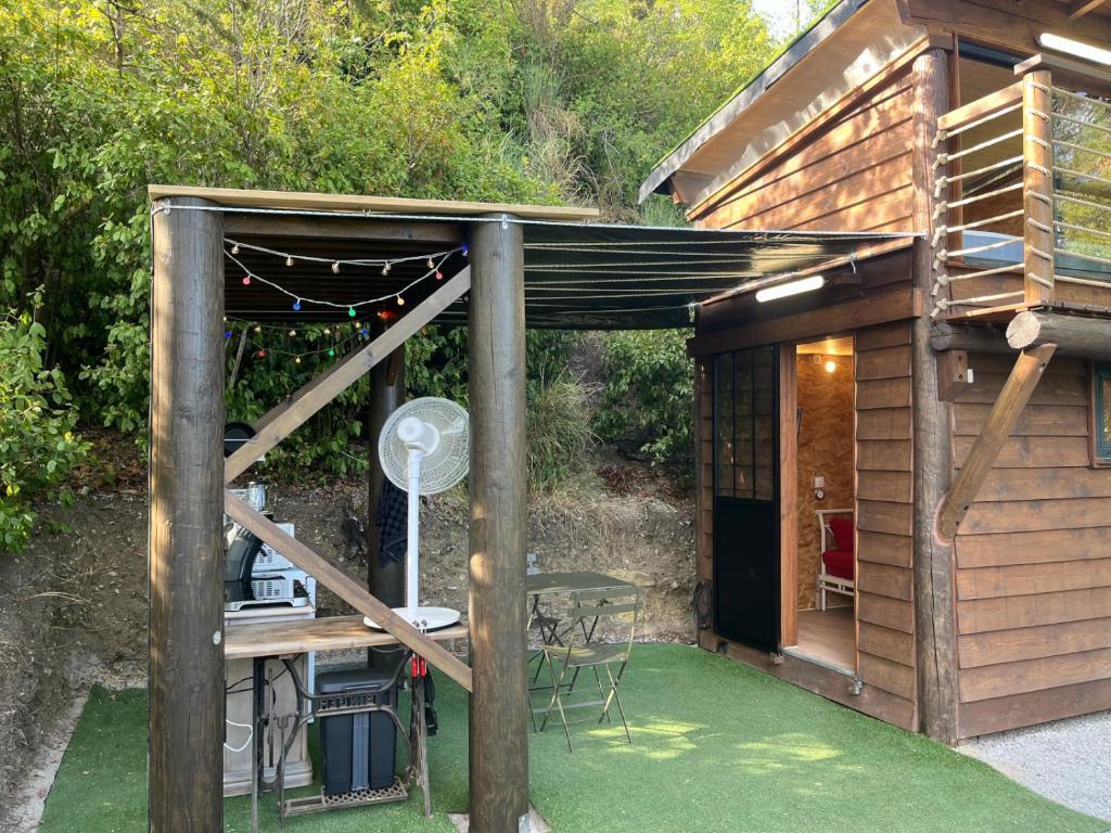 Les lucioles cabane chalet avec Jacuzzi privatif nuit insolite Rhone Alpes Privas 9