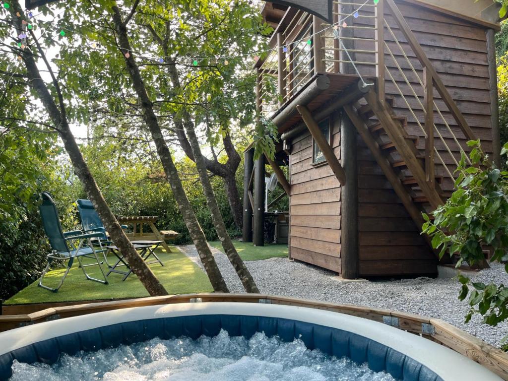 Les lucioles cabane chalet avec Jacuzzi privatif nuit insolite Rhone Alpes Privas