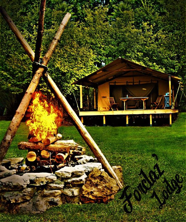 Lodge Bois et Toile avec Vue nuit insolite Rhone Alpes Doussard 16