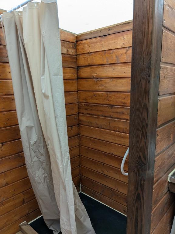 Lodge Bois et Toile avec Vue nuit insolite Rhone Alpes Doussard 8