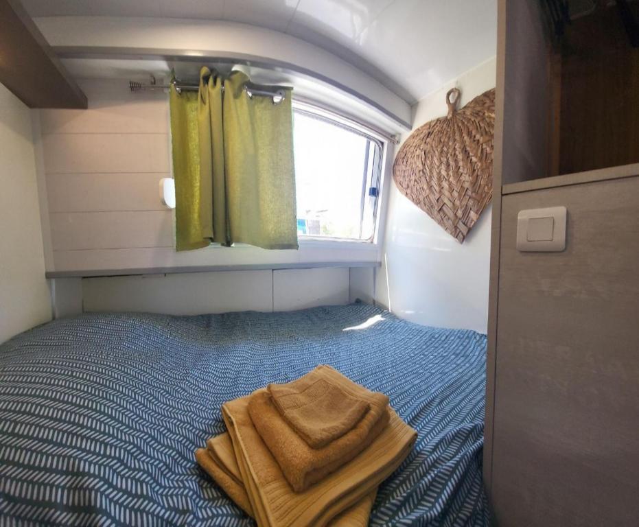 Logement entier sur bateau nuit insolite Midi Pyrenees Montech 10