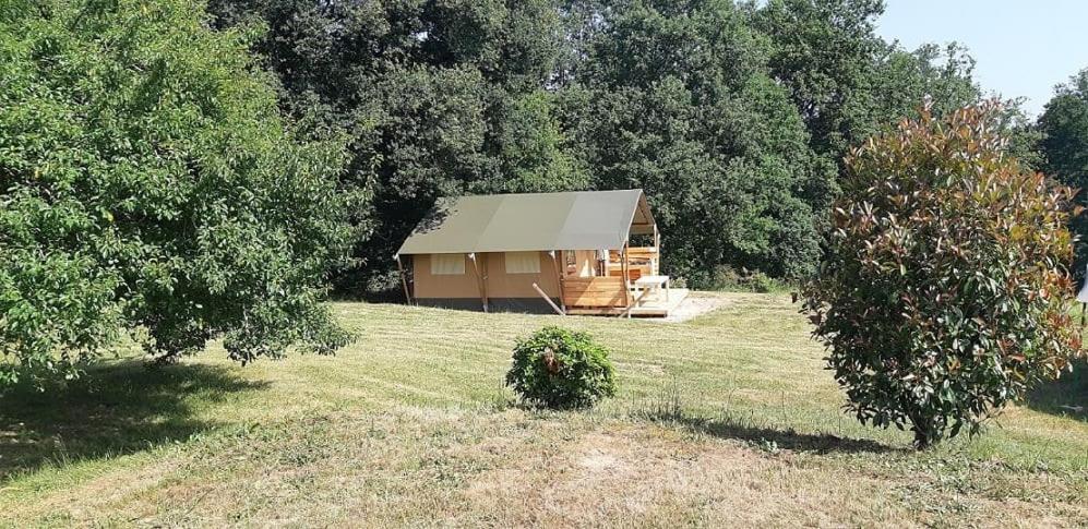Luxe safarilodgetent met boxspring bedden nuit insolite Midi Pyrenees Montclera 19