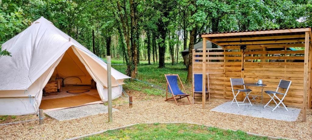 Luxury Bell Tent at Camping La Fortinerie nuit insolite Pays de la Loire Mouliherne 12