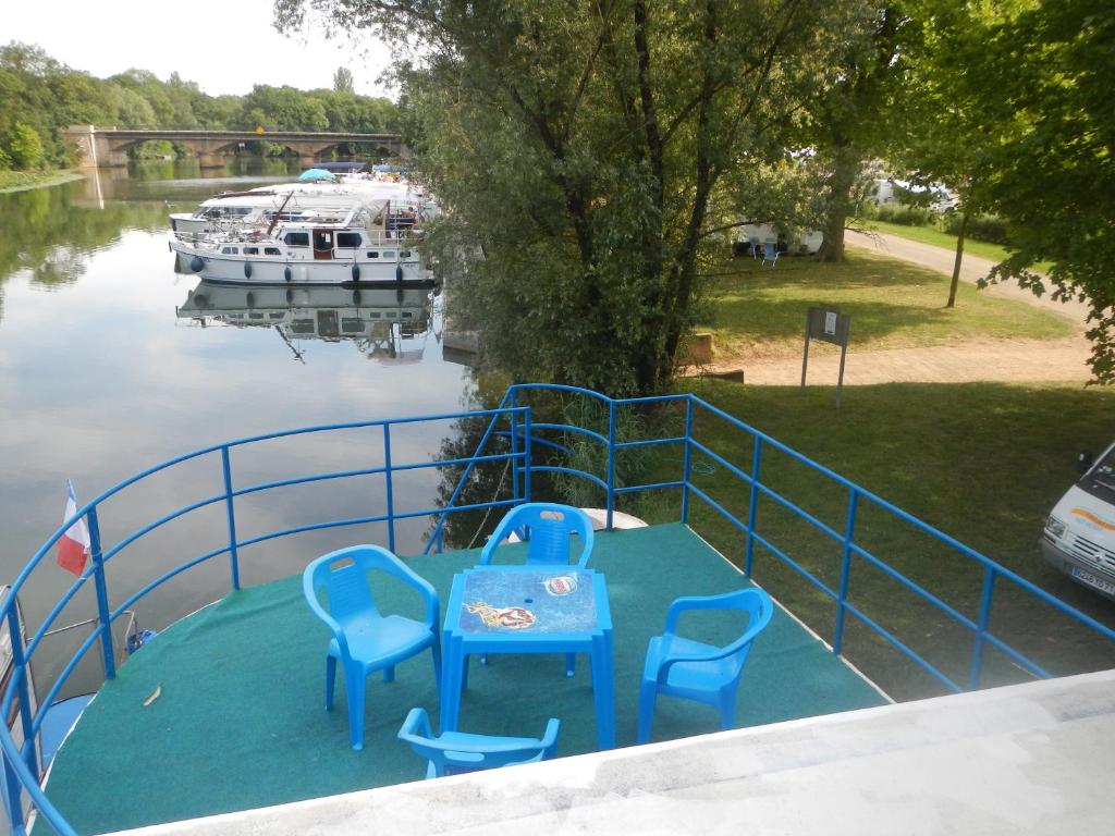 Maison flottante sur la seille nuit insolite Bourgogne Cuisery 9
