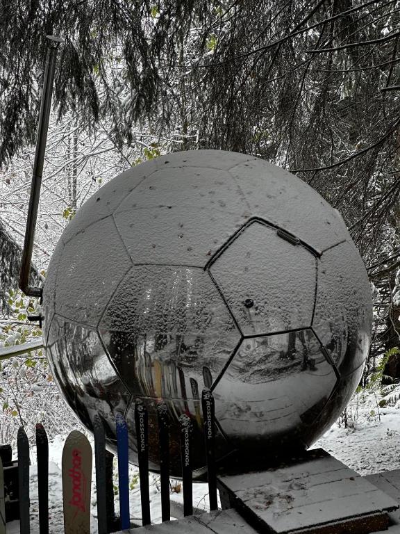 Mirror globe Kandasphere nuit insolite Rhone Alpes Saint Gervais les Bains 13