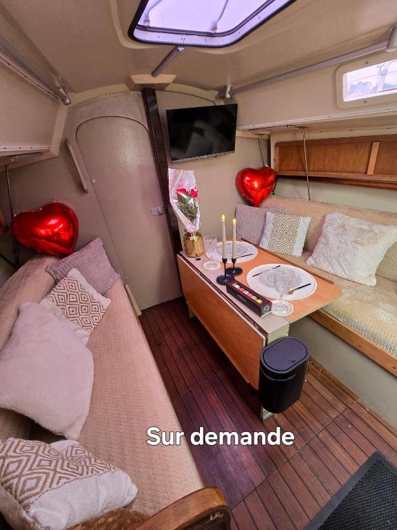 Nuit romantique sur un bateau a Deauville nuit insolite Normandie Deauville 1