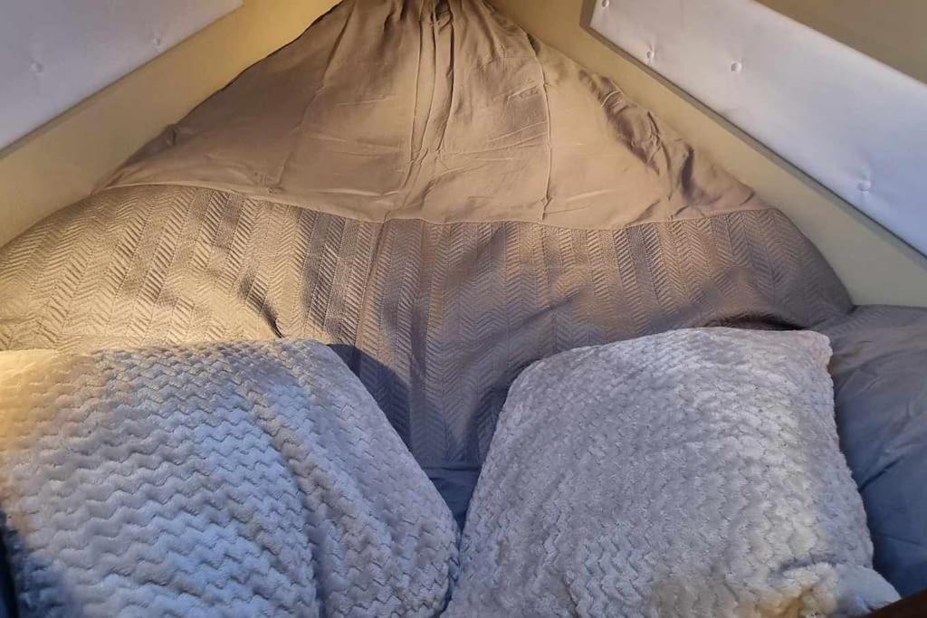 Nuit romantique sur un bateau a Deauville nuit insolite Normandie Deauville 7