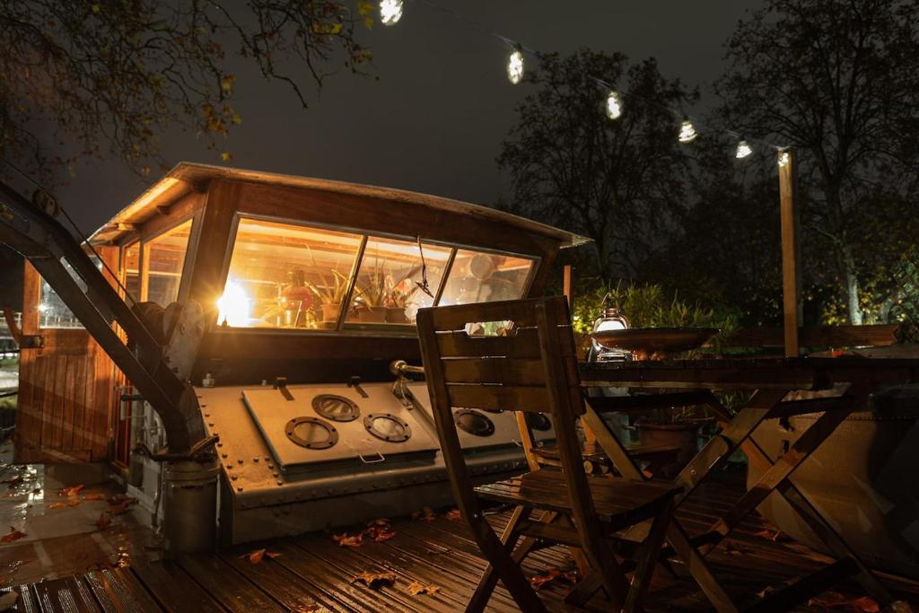 Peniche de charme avec jacuzzi sur canal du midi nuit insolite Midi Pyrenees Toulouse 17