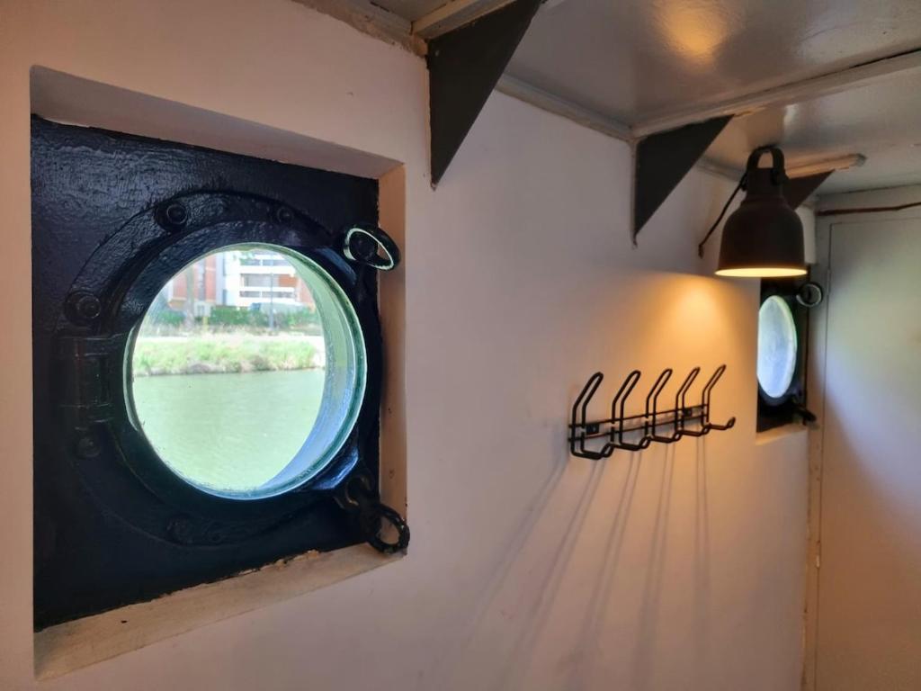 Peniche de charme avec jacuzzi sur canal du midi nuit insolite Midi Pyrenees Toulouse 3