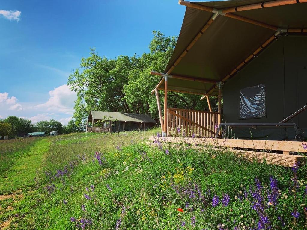 Safari tent lodges with a beautiful view at Lot Sous Toile nuit insolite Midi Pyrenees Montamel 15