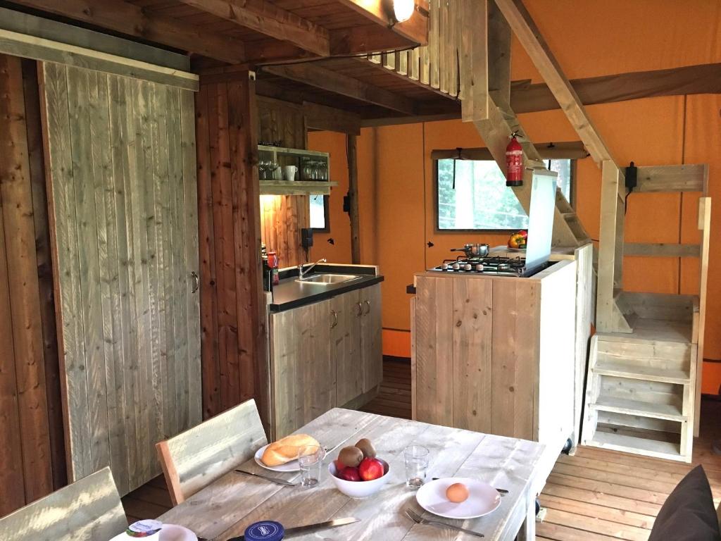 Safaritent Glamping LArdechois nuit insolite Rhone Alpes Gluiras 2