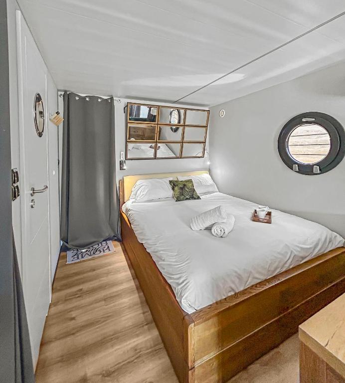 Sejour Unique sur un Bateau Marius nuit insolite Languedoc Roussillon Vauvert 13