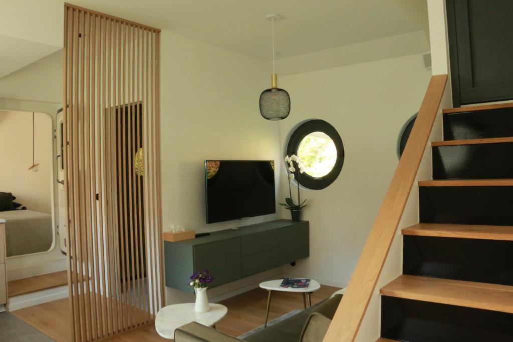 Studio tres cosy independant dans une peniche Paris 16 nuit insolite Ile de France Puteaux 4