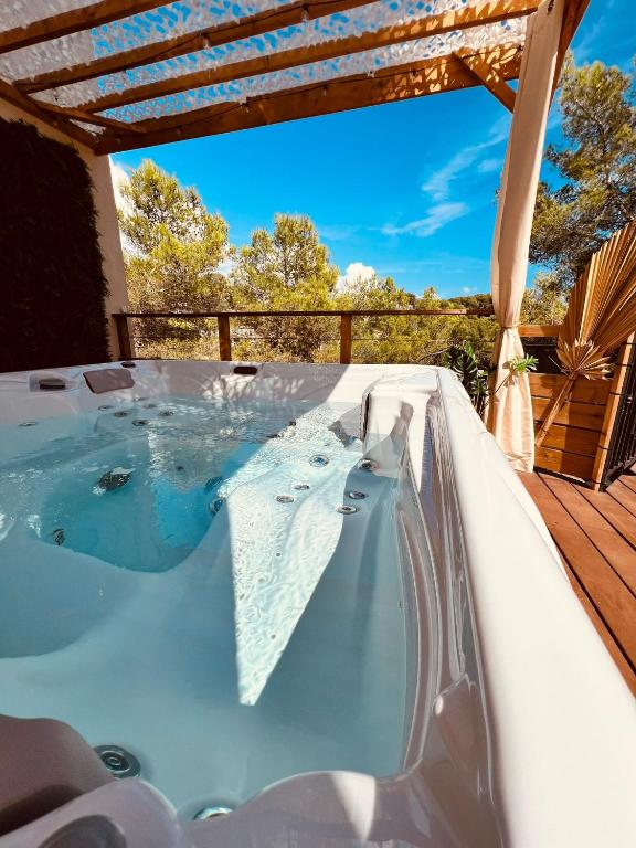 Tente Lodge spa MFG chez CC nuit insolite Provence Alpes Cote dAzur Cantaron