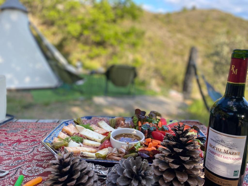 Tipi sous les etoiles service petit dejeuner et diner nuit insolite Provence Alpes Cote dAzur Luceram 2