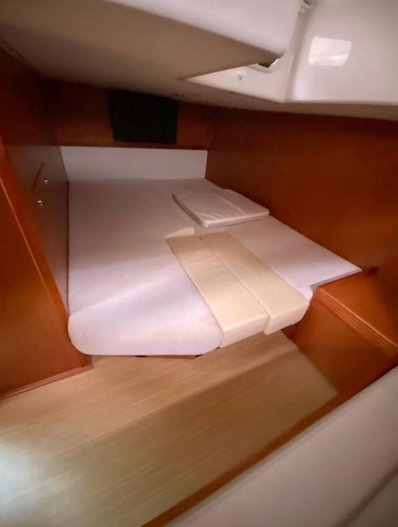 Une nuit magique sur un bateau chauffe BOAT PARADISE LA ROCHELLE nuit insolite Region non trouvee La Rochelle 11