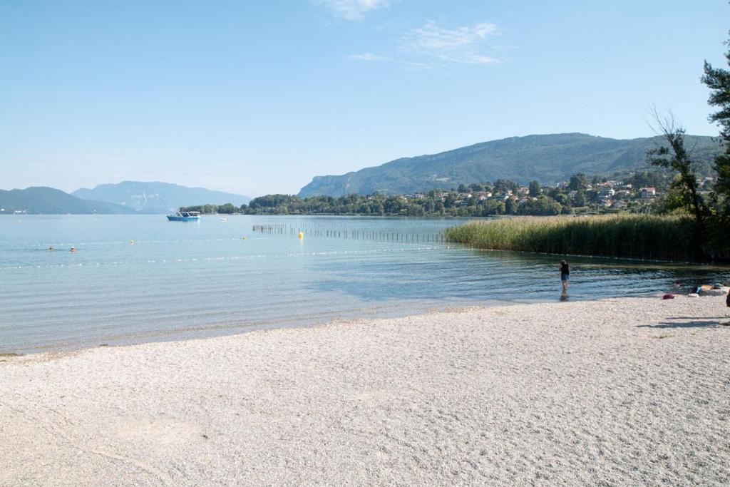 Voilier Sunbeam Yachts 275 a quai au Grand Port Aix les Bains nuit insolite Rhone Alpes Aix les Bains 13