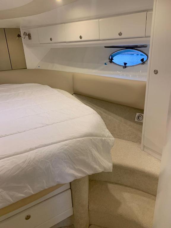 Yacht 17M Cannes Croisette Port Canto3 Chclimtv nuit insolite Provence Alpes Cote dAzur Cannes 6