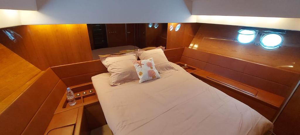 Yacht Charter Nice Cannes Antibes nuit insolite Provence Alpes Cote dAzur Nice 1