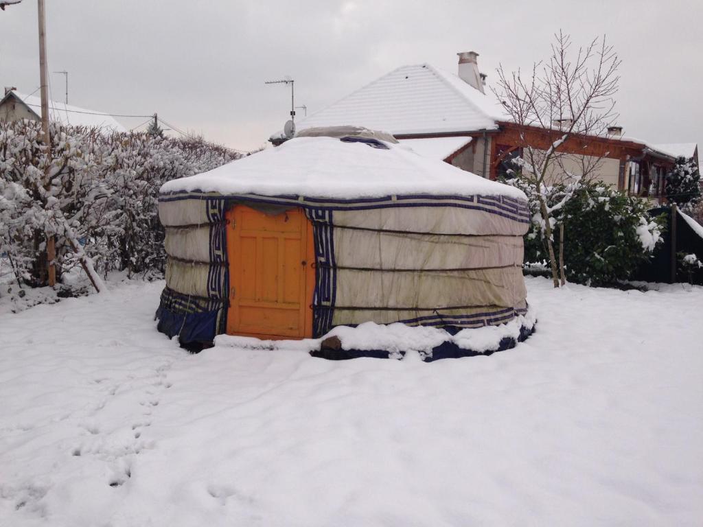 Yourte mongole nuit insolite Auvergne Huriel 19