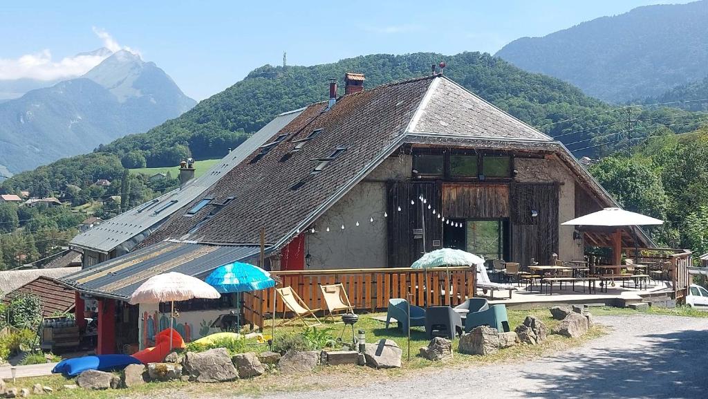 Yourtes Olachat proche Annecy nuit insolite Rhone Alpes Faverges 25